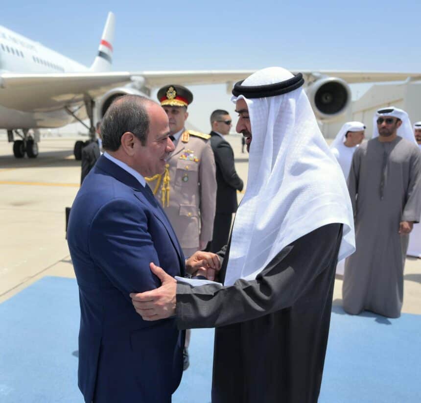 السيسي يؤكد تضامن مصر مع الإمارات خلال لقائه محمد بن زايد