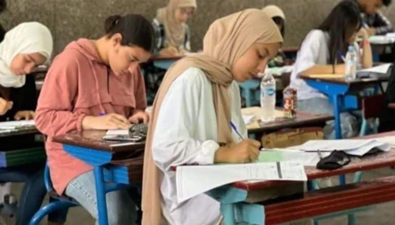 922 ألف طالب يؤدون امتحاني اللغة الثانية والاقتصاد بالثانوية العامة 1 922 ألف طالب يؤدون امتحاني اللغة الثانية والاقتصاد بالثانوية العامة