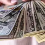 تراجع سعر الدولار أمام الجنيه في بداية تعاملات الخميس
