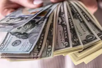تراجع سعر الدولار أمام الجنيه في بداية تعاملات الخميس