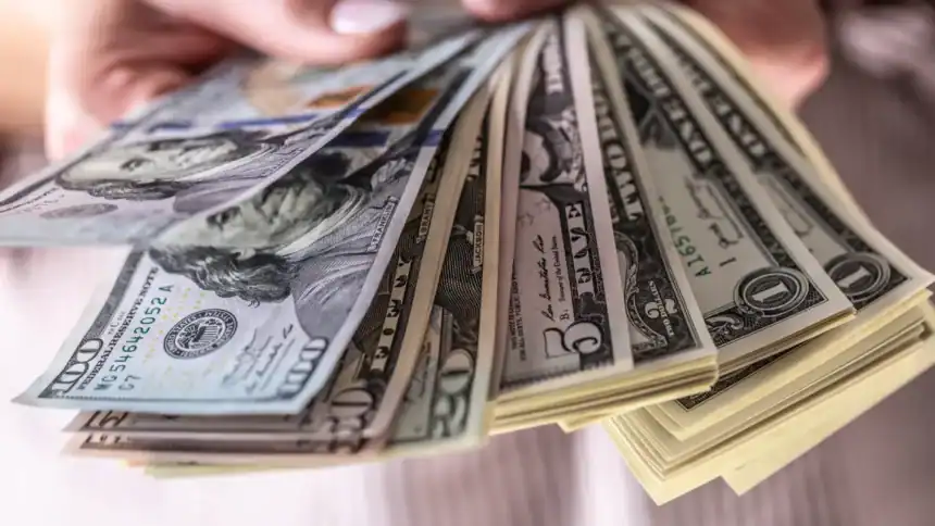 تراجع سعر الدولار أمام الجنيه في بداية تعاملات الخميس 1 تراجع سعر الدولار أمام الجنيه في بداية تعاملات الخميس