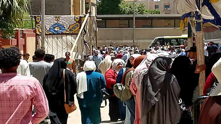 طلاب الثانوية العامة بالنظام القديم يؤدون امتحان اللغة الأجنبية الثانية