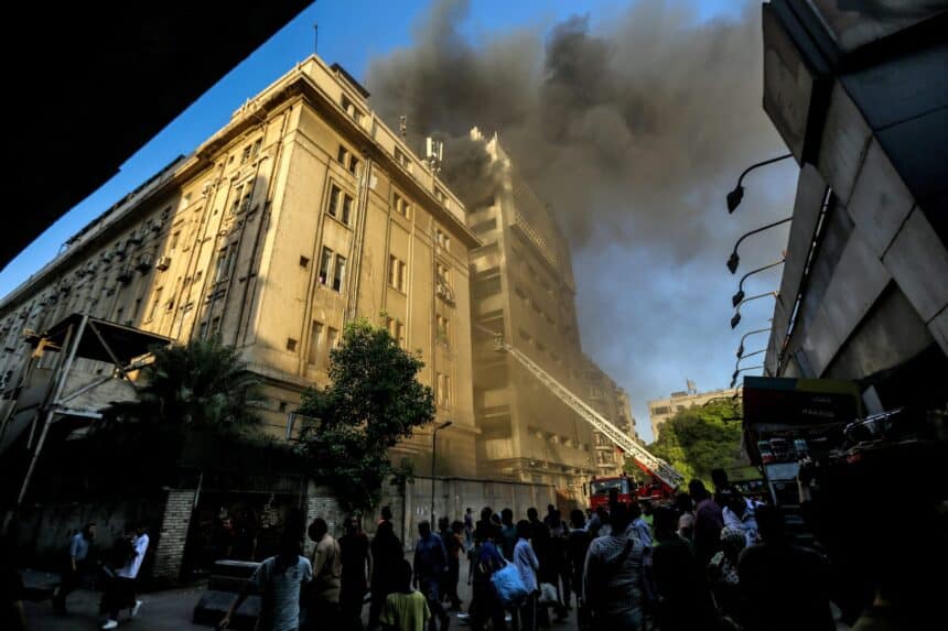 مصرع 4 أشخاص وإنقاذ 20 آخرين إثر حريق في مستشفى بالهند 1 مصرع 4 أشخاص وإنقاذ 20 آخرين إثر حريق في مستشفى بالهند