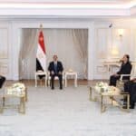 السيسي والدبيبة يبحثان تعزيز العلاقات ويدعوان لحل النزاعات الإقليمية بالحوار