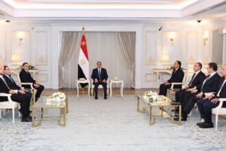 السيسي والدبيبة يبحثان تعزيز العلاقات ويدعوان لحل النزاعات الإقليمية بالحوار