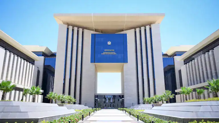 مصر تدين الاعتداءات الإيرانية على الكويت والبحرين وتؤكد دعمها لأمن الخليج 1 العلمان المصري والكويتي إلى جانب علم البحرين في إطار التضامن بين الدول العربية