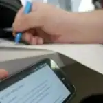 طلاب الثانوية العامة داخل لجنة امتحان مع تشديد إجراءات المراقبة