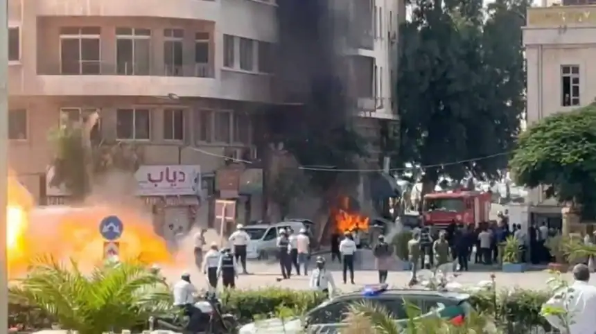 انفجارات قرب مقر إقامة ماكرون في دمشق والإليزيه يوضح تفاصيل الحادث 1 عناصر أمن في محيط مقر إقامة الرئيس الفرنسي إيمانويل ماكرون بالعاصمة السورية دمشق