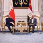 بالصور.. السيسي يستقبل ملك البحرين في مطار العلمين