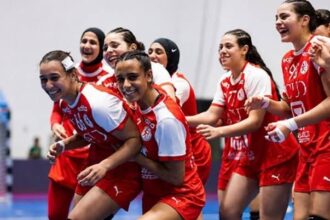 ناشئات مصر يواصلن التألق ويبلغن نصف نهائي مونديال اليد