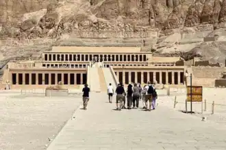 الليلة بـ 464 ألف جنيه.. لماذا تشهد فنادق الأقصر أسعارًا قياسية قبل كسوف 2027؟