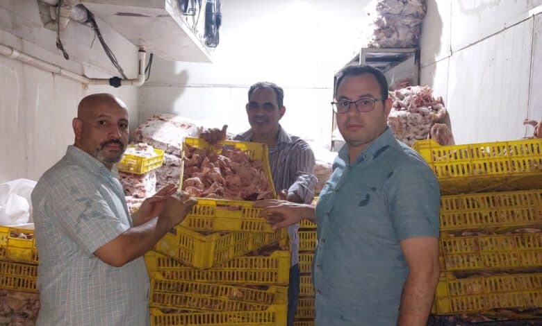 حملات مكبرة في الجيزة تضبط 28 طن أغذية فاسدة و36 ألف زجاجة مشروبات طاقة مجهولة المصدر 1 حملات مكبرة في الجيزة تضبط 28 طن أغذية فاسدة و36 ألف زجاجة مشروبات طاقة مجهولة المصدر