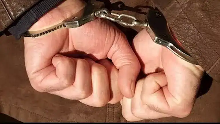 ضبط سائق شاحنة لقيادتها عكس الاتجاه في أسيوط لاختصار الطريق 1 ضبط سائق شاحنة لقيادتها عكس الاتجاه في أسيوط لاختصار الطريق