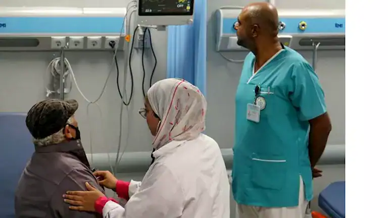من الإحالة الرقمية إلى تقليص الانتظار.. كيف تطورت خدمات مجمع السويس الطبي؟