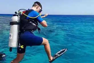 سفارى الغوص.. زوار العالم يستمتعون برحلات الجزر البحرية بالبحر الأحمر