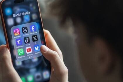 أمريكا اللاتينية تتصدى لمخاطر السوشيال ميديا بحزمة قوانين جديدة لحماية الأطفال