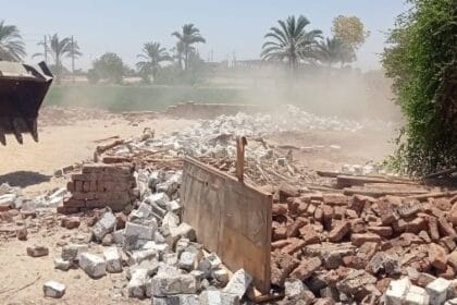 محافظ الغربية يوجه بوقف 7 حالات بناء مخالف في بسيون