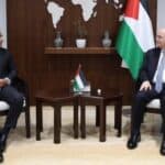 رئيس الوزراء الفلسطيني يستقبل السفير المصري الجديد ويشيد بموقف القاهرة الداعم للقضية