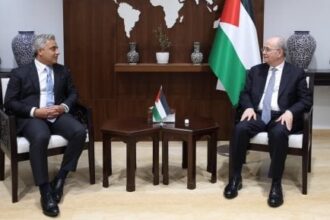 رئيس الوزراء الفلسطيني يستقبل السفير المصري الجديد ويشيد بموقف القاهرة الداعم للقضية