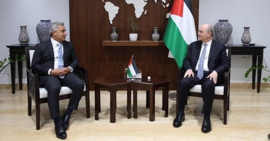 رئيس الوزراء الفلسطيني يستقبل السفير المصري الجديد ويشيد بموقف القاهرة الداعم للقضية 1 رئيس الوزراء الفلسطيني يستقبل السفير المصري الجديد ويشيد بموقف القاهرة الداعم للقضية