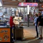 تراخيص عربات الطعام والمقاهي المتنقلة: الرسوم والشروط وأماكن التواجد في الشوارع