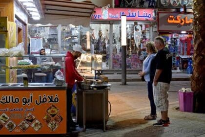 تراخيص عربات الطعام والمقاهي المتنقلة: الرسوم والشروط وأماكن التواجد في الشوارع