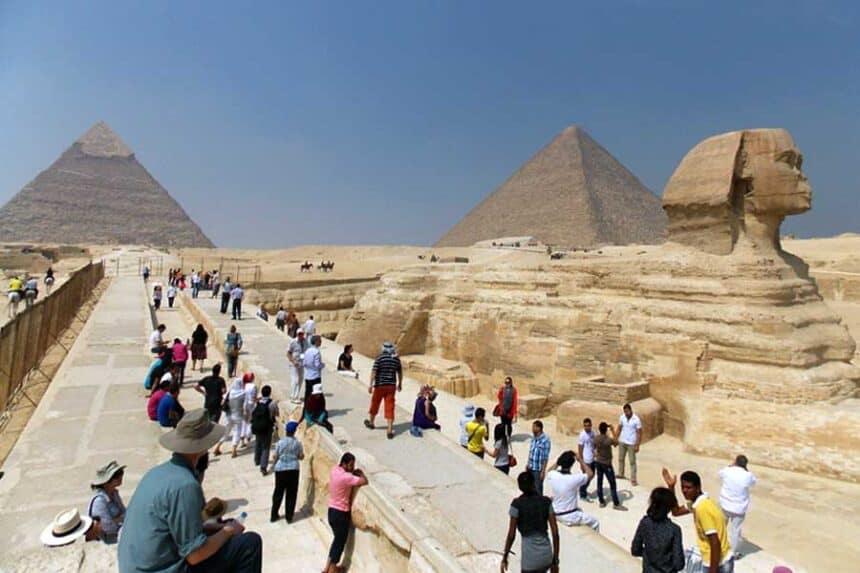 السياحة تقود نمو الاقتصاد المصري: إيرادات متوقعة تصل إلى 38 مليار دولار بحلول 2030