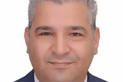عياد رزق: الحسابات الوهمية خطر والتحقق شرط قبل المشاركة