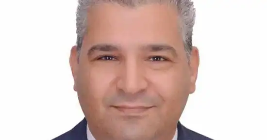 عياد رزق: الحسابات الوهمية خطر والتحقق شرط قبل المشاركة