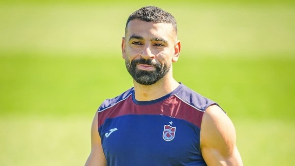 خالد طلعت يهاجم صلاح: لعب على نجيل صناعي مع طرابزون