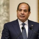 السيسي يؤكد أن الدستور لن يمسه أحد ونواب يرون الرسالة ضمانة للاستقرار